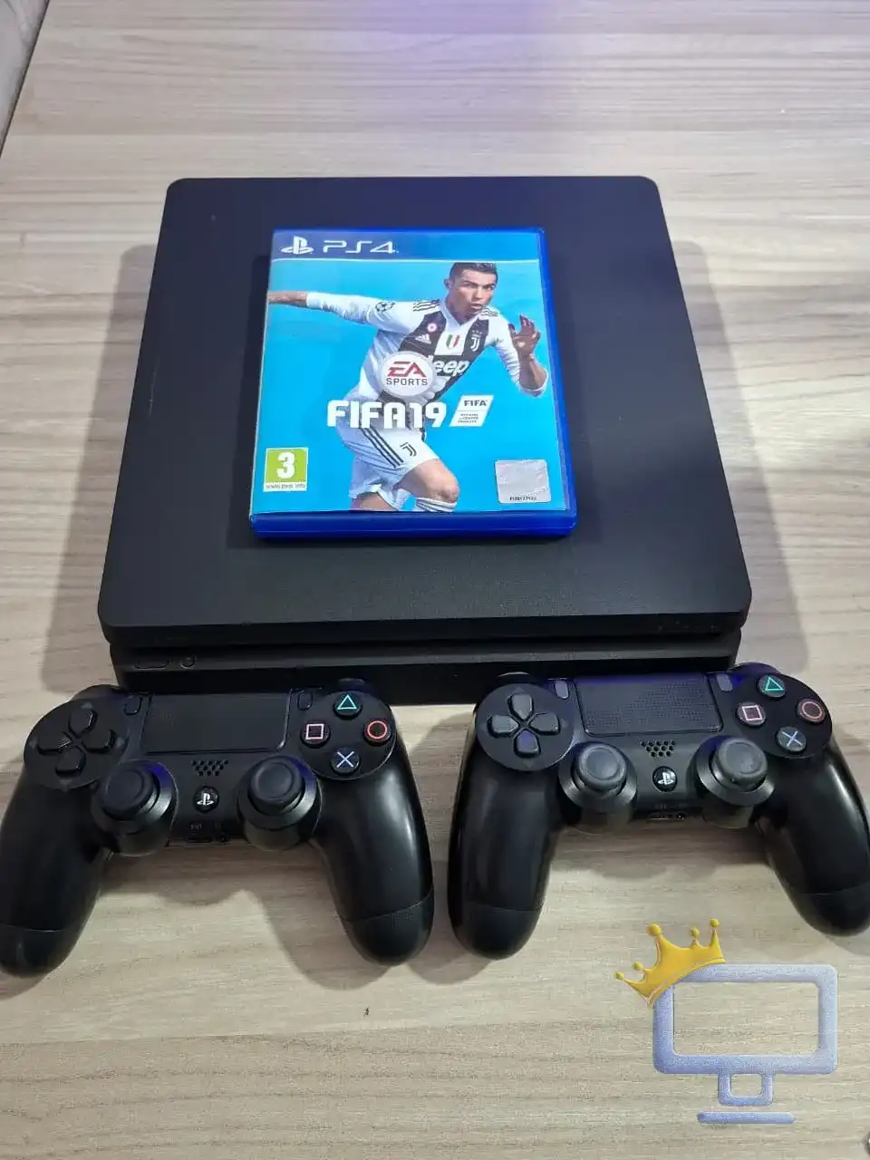 PS4 SLIM + 2 JOYSTICK ORIGINAL + CD FIFA 19